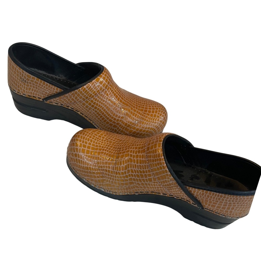 Sanita Professional Clogs 39 US 8 Tan Croc Embossed Patent Leather Shoes Slip on